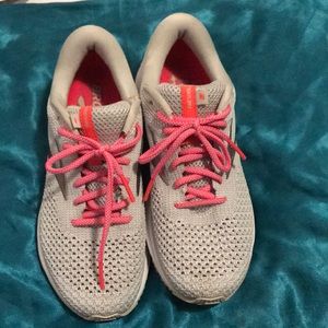 Brooks Revel 2 size 7